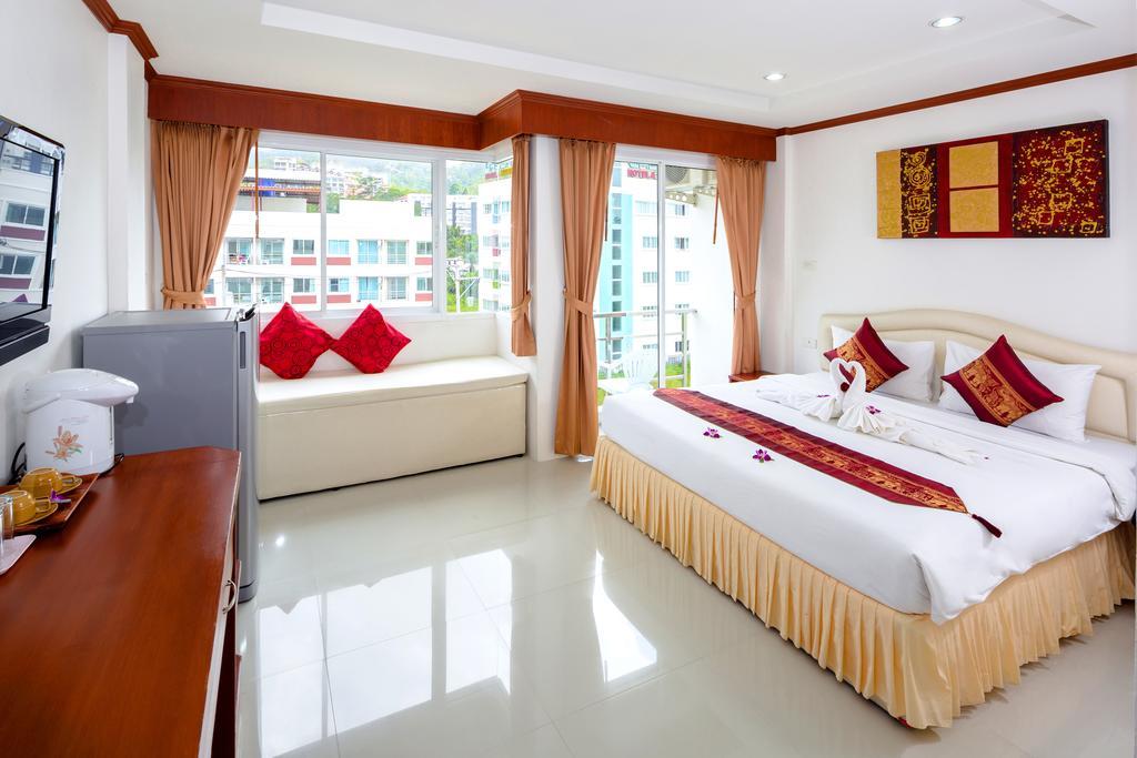 Phusita House 2 Hotel Patong Bagian luar foto