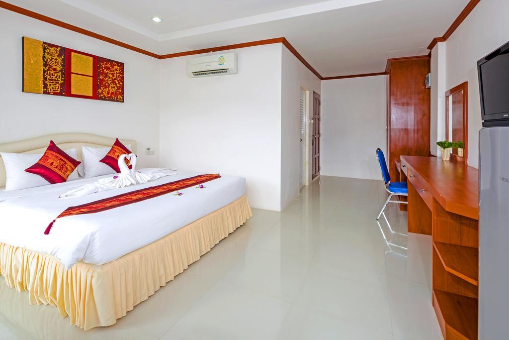 Phusita House 2 Hotel Patong Bagian luar foto