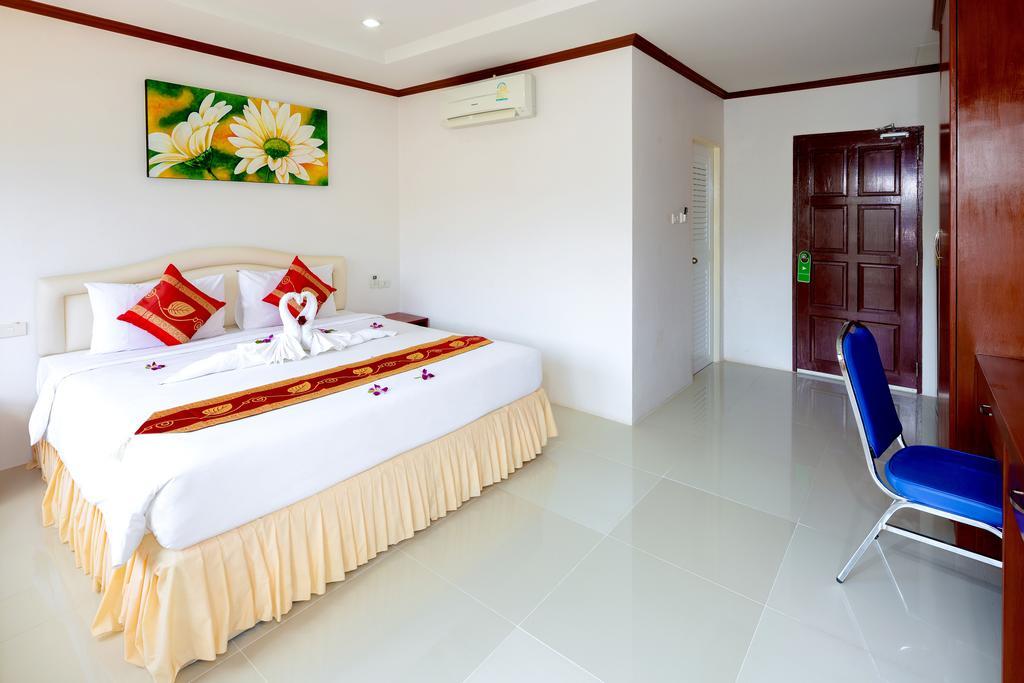 Phusita House 2 Hotel Patong Bagian luar foto