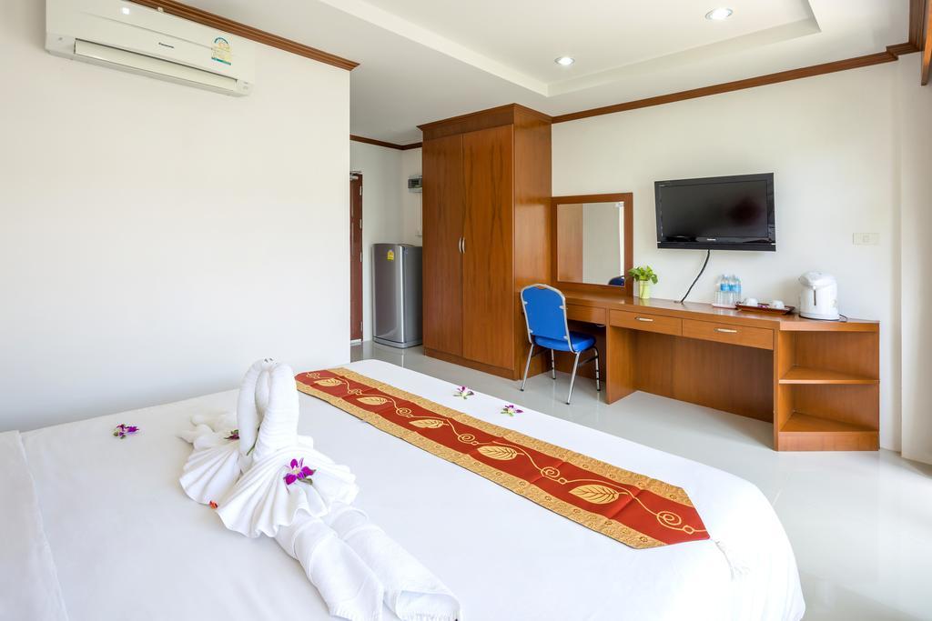 Phusita House 2 Hotel Patong Bagian luar foto