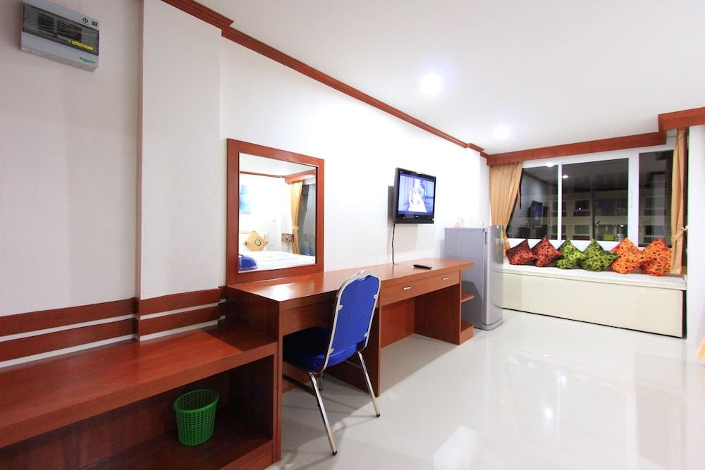 Phusita House 2 Hotel Patong Bagian luar foto