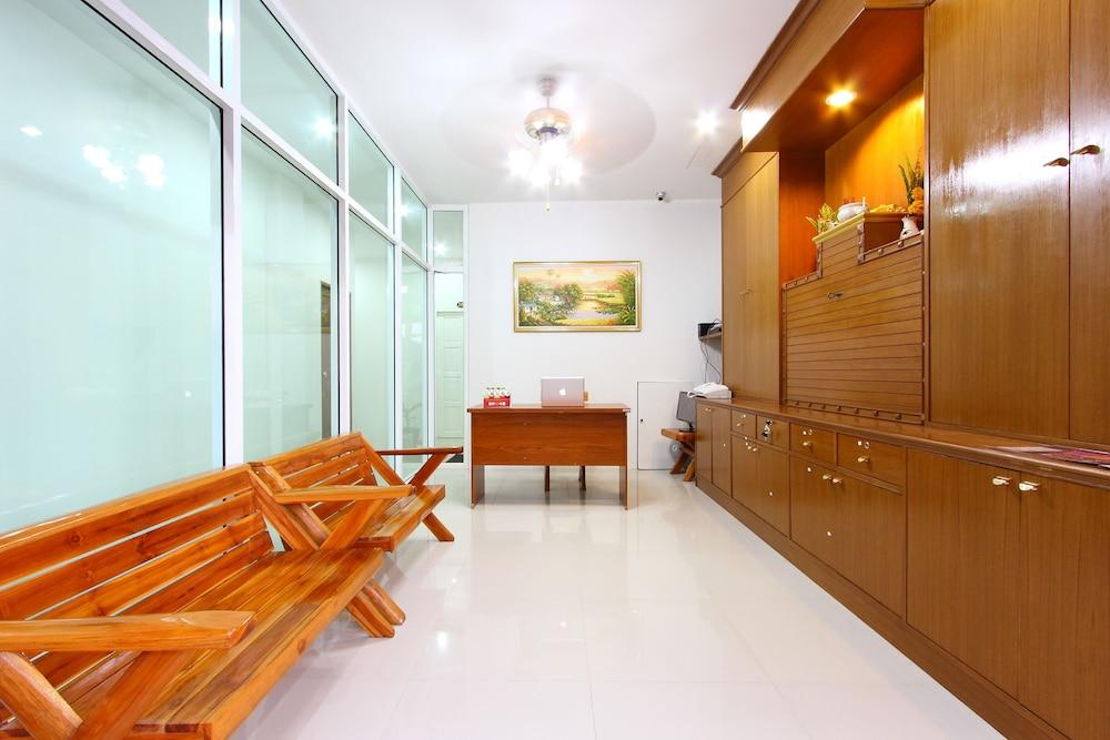 Phusita House 2 Hotel Patong Bagian luar foto