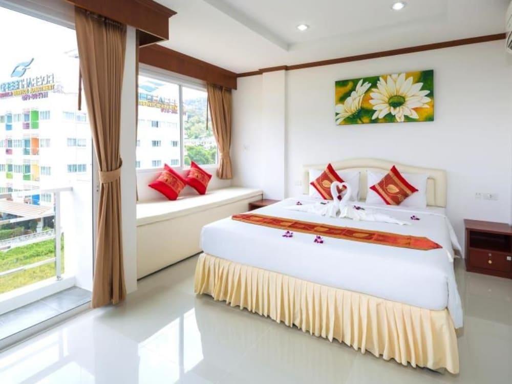 Phusita House 2 Hotel Patong Bagian luar foto
