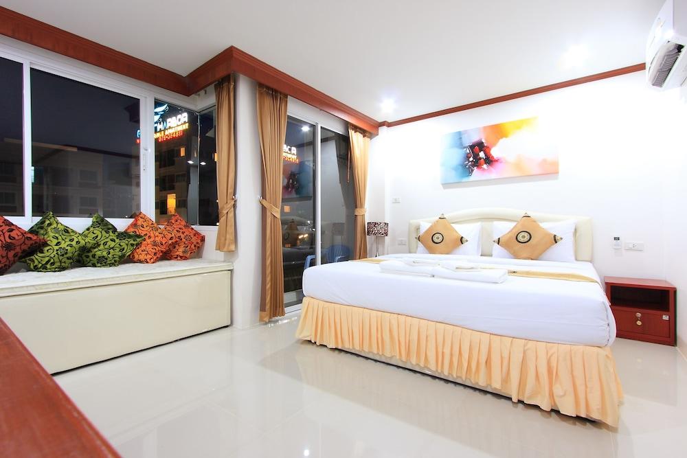 Phusita House 2 Hotel Patong Bagian luar foto