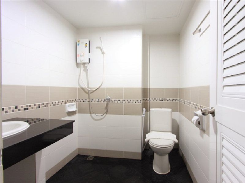 Phusita House 2 Hotel Patong Bagian luar foto