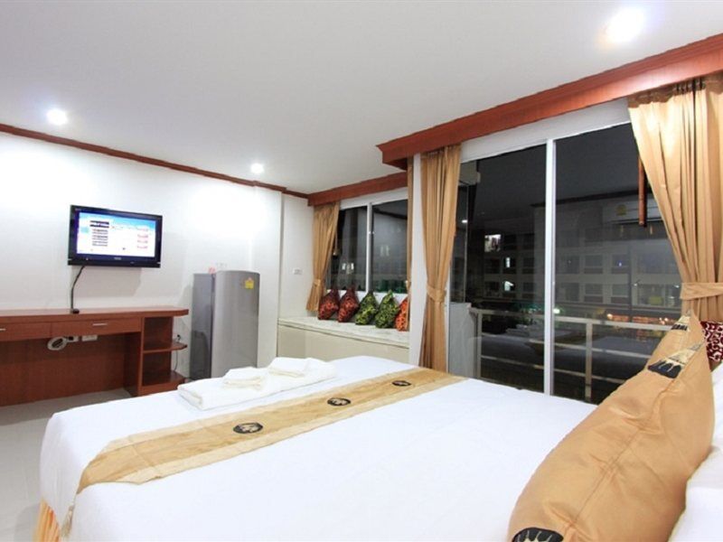 Phusita House 2 Hotel Patong Bagian luar foto